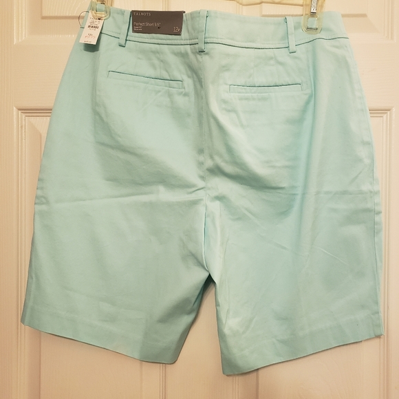 Talbots Perfect shorts 12p 9.5 inch - Picture 2 of 3